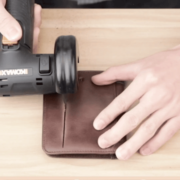 <strong>Premium Full-Grain Leather</strong>